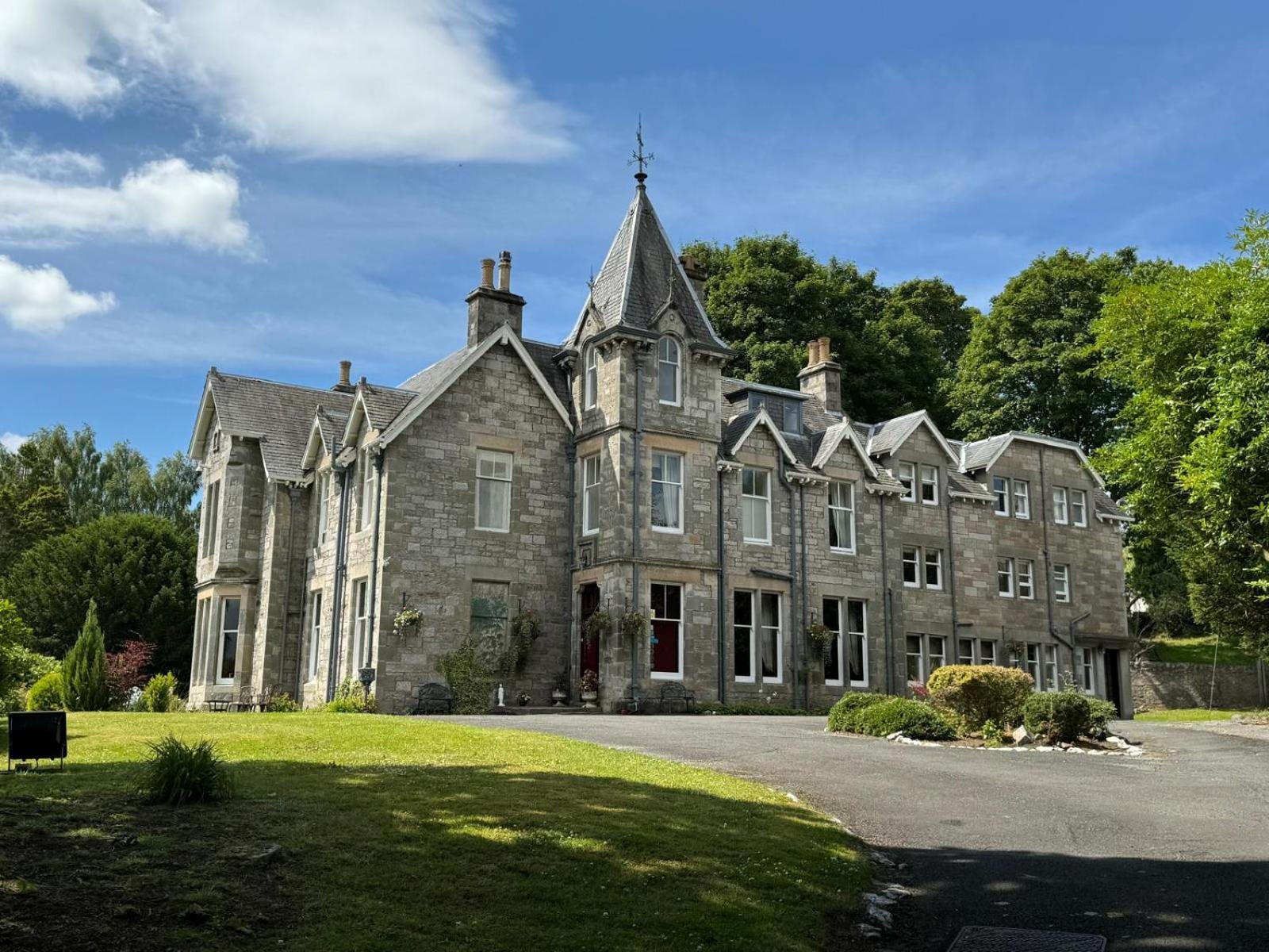 ホテル Wellwood Manor ピトロクリー エクステリア 写真