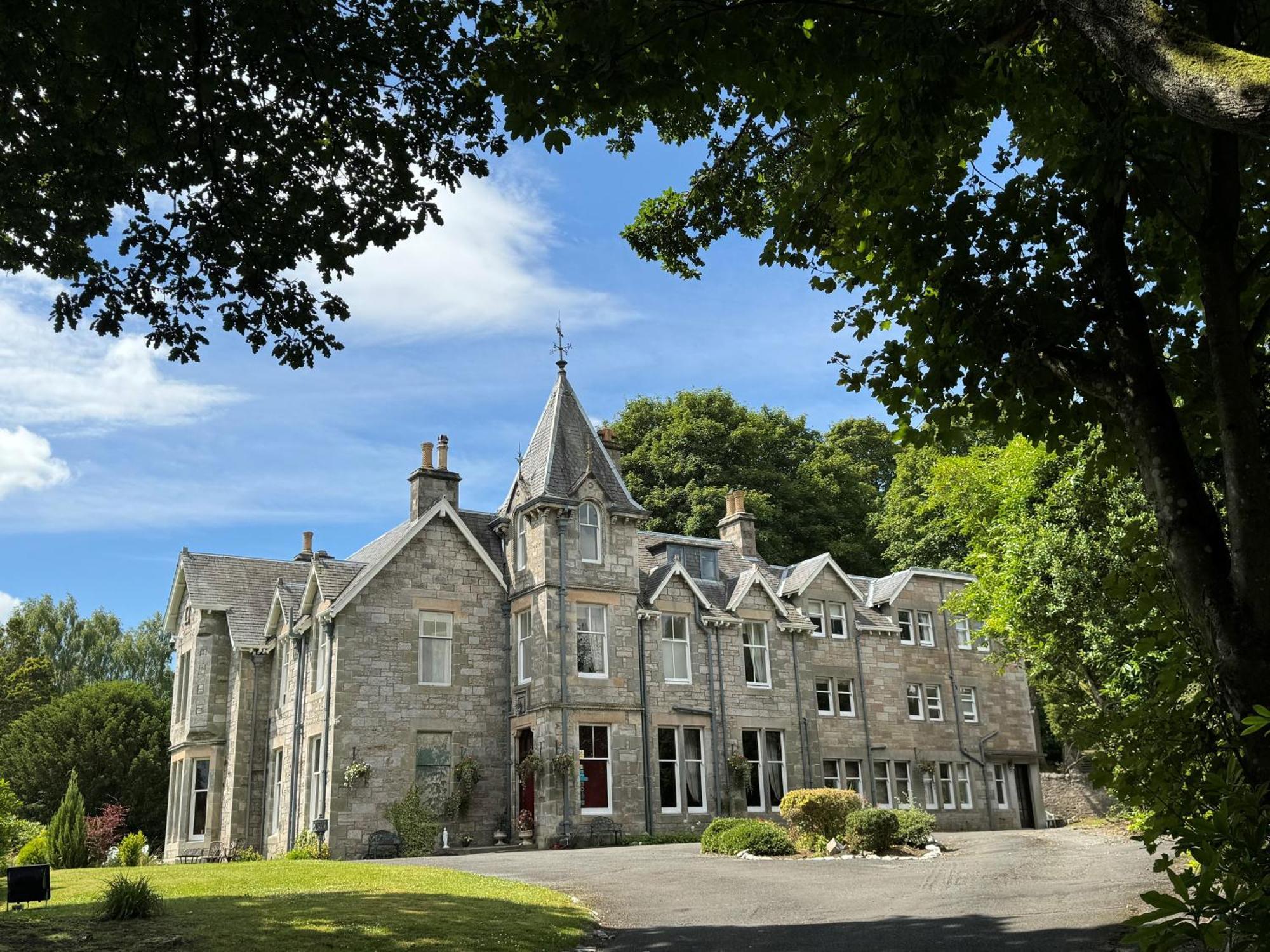 ホテル Wellwood Manor ピトロクリー エクステリア 写真