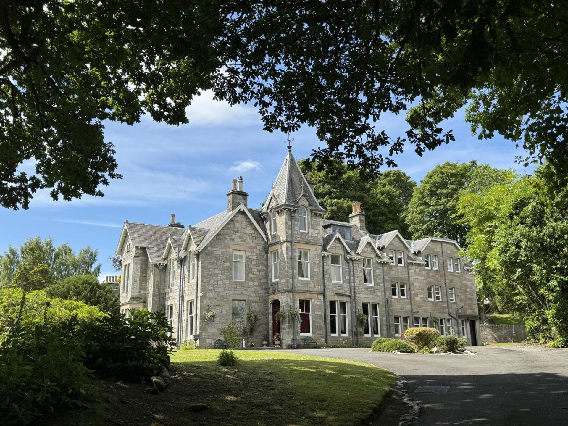 ホテル Wellwood Manor ピトロクリー エクステリア 写真