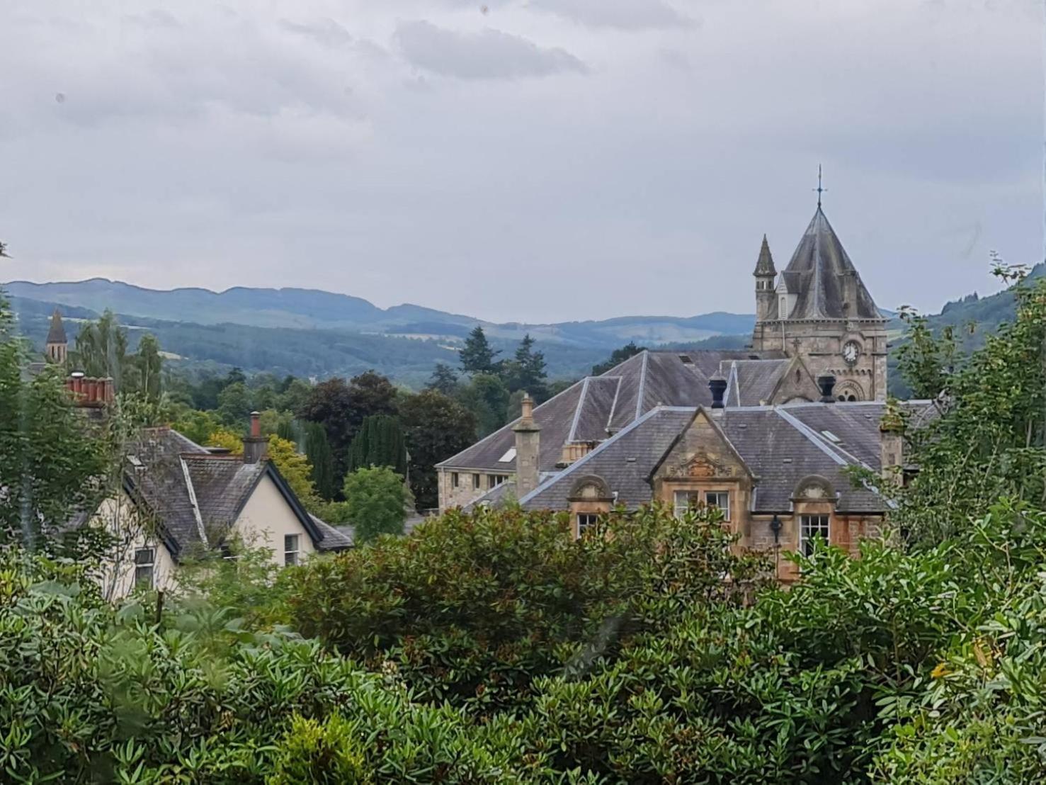 ホテル Wellwood Manor ピトロクリー エクステリア 写真