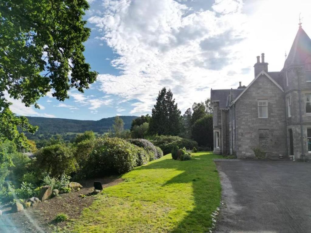 ホテル Wellwood Manor ピトロクリー エクステリア 写真